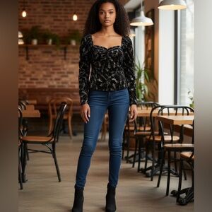Anthropologie‎ Floral Sweetheart Neck Puff Sleeve
Top, Black/White, Size XS